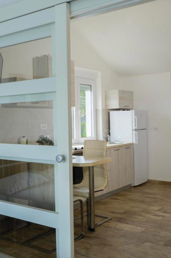 Franovic Apartments Tivat Buitenkant foto