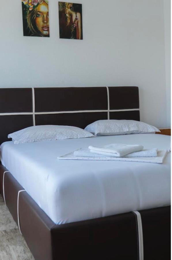 Franovic Apartments Tivat Buitenkant foto