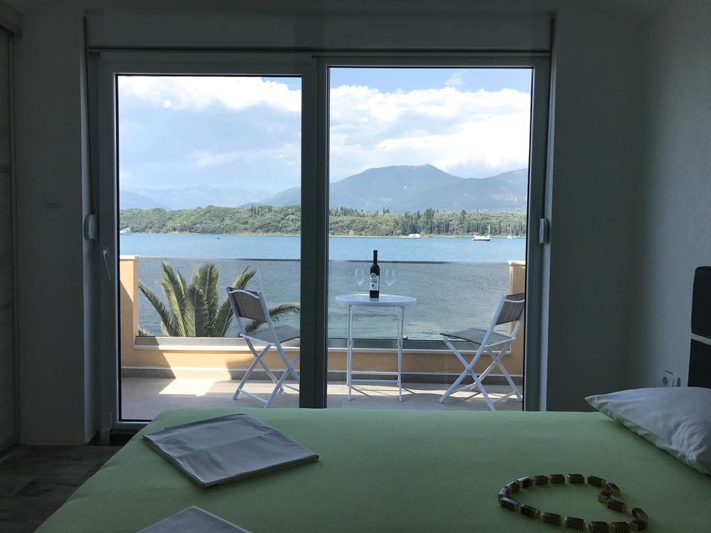Franovic Apartments Tivat Buitenkant foto