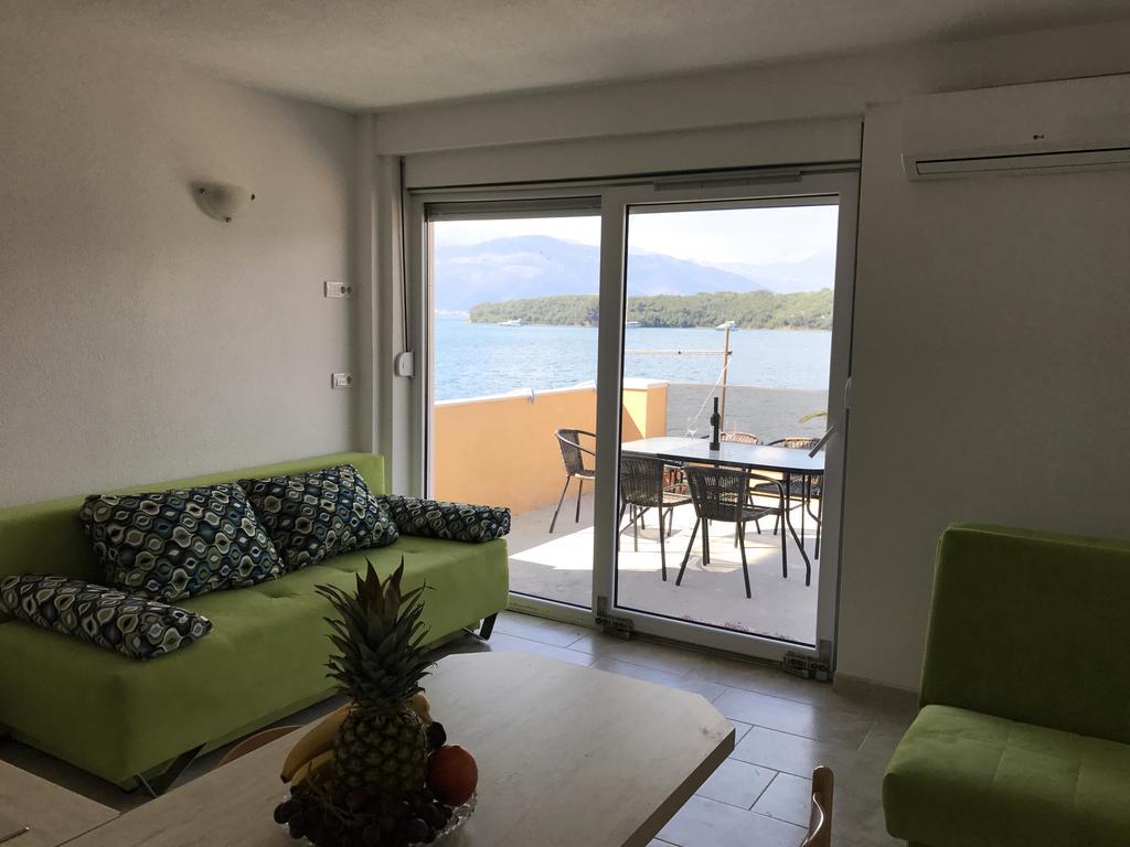 Franovic Apartments Tivat Buitenkant foto