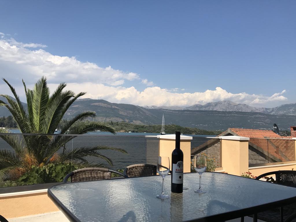 Franovic Apartments Tivat Buitenkant foto