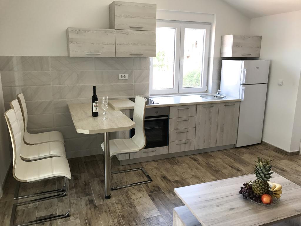 Franovic Apartments Tivat Buitenkant foto