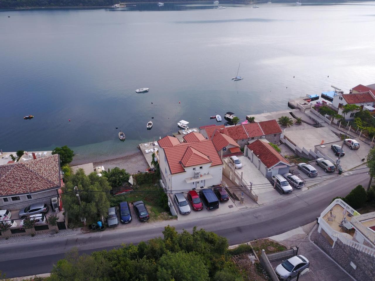Franovic Apartments Tivat Buitenkant foto