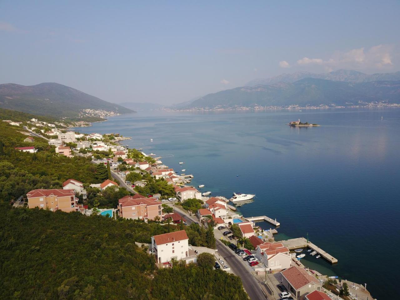 Franovic Apartments Tivat Buitenkant foto