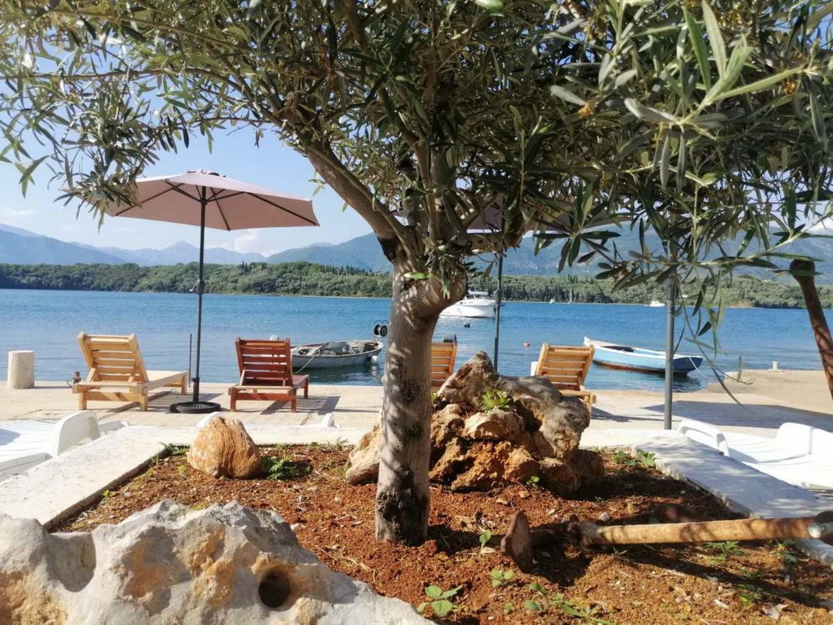 Franovic Apartments Tivat Buitenkant foto